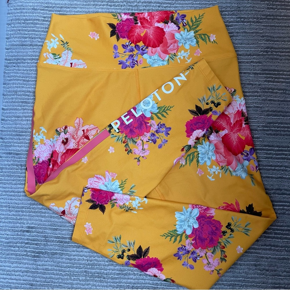 Peloton apparel Cadence Legging (Saffron) size XL